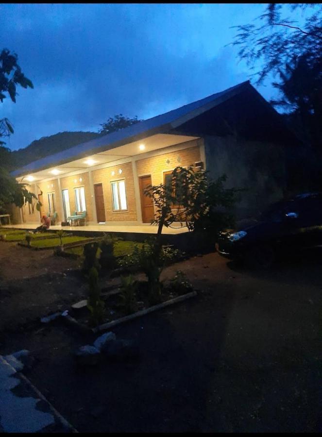 Riung Lalong Terong Guest House ภายนอก รูปภาพ