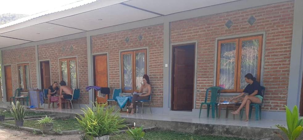 Riung Lalong Terong Guest House ภายนอก รูปภาพ