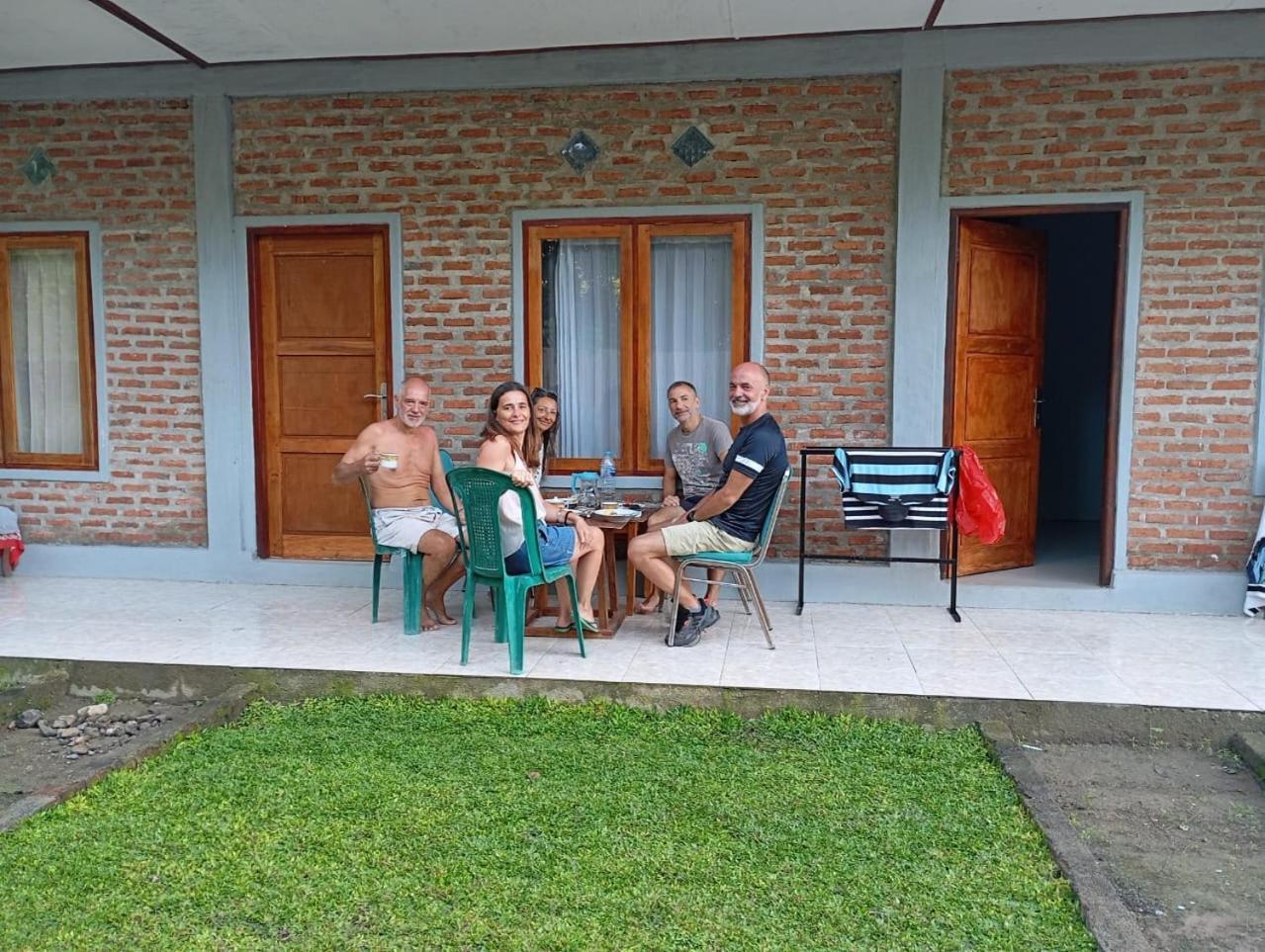 Riung Lalong Terong Guest House ภายนอก รูปภาพ