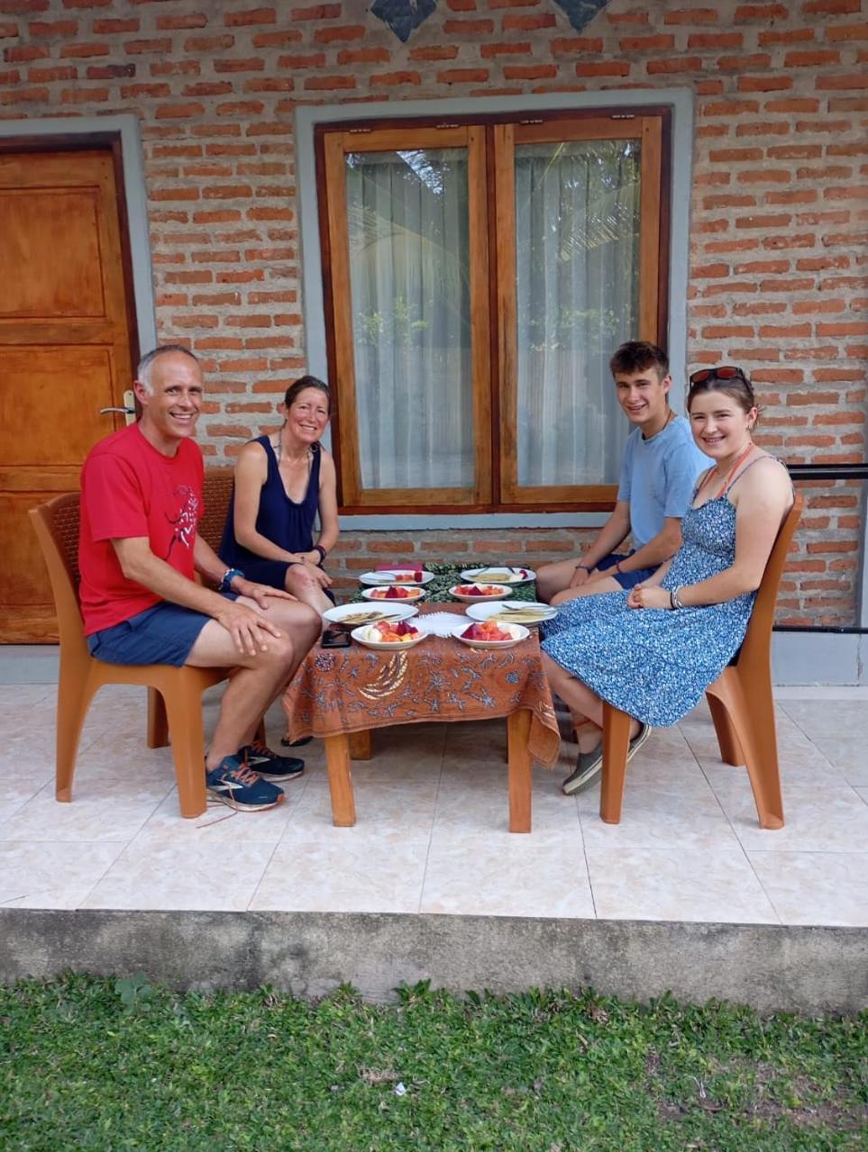 Riung Lalong Terong Guest House ภายนอก รูปภาพ